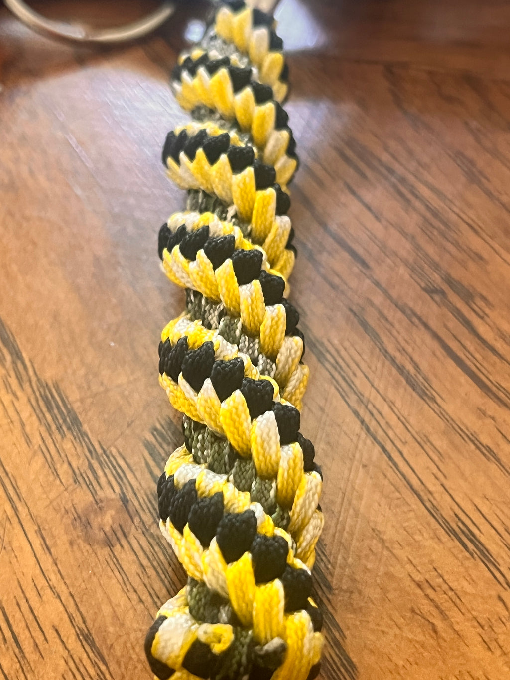 5"(13cm) 4-strings Artisan Handwoven Helix Spiral Paracord Collectible Keychain – Black Yellow Green