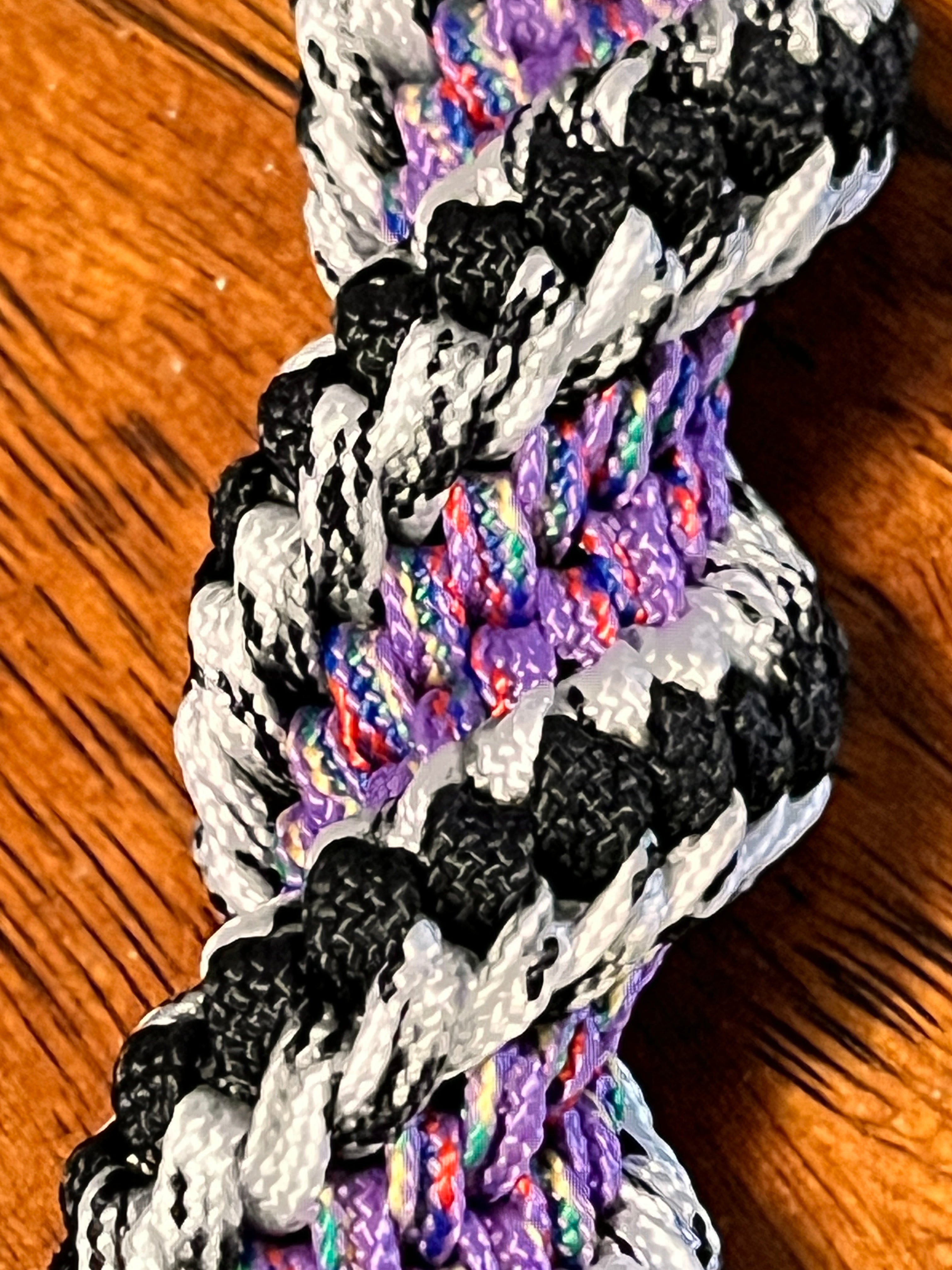 5 1/4"(13.5cm) 5-string Artisan Handwoven Helix Spiral Paracord Collectible Keychain – Black and White and Purple